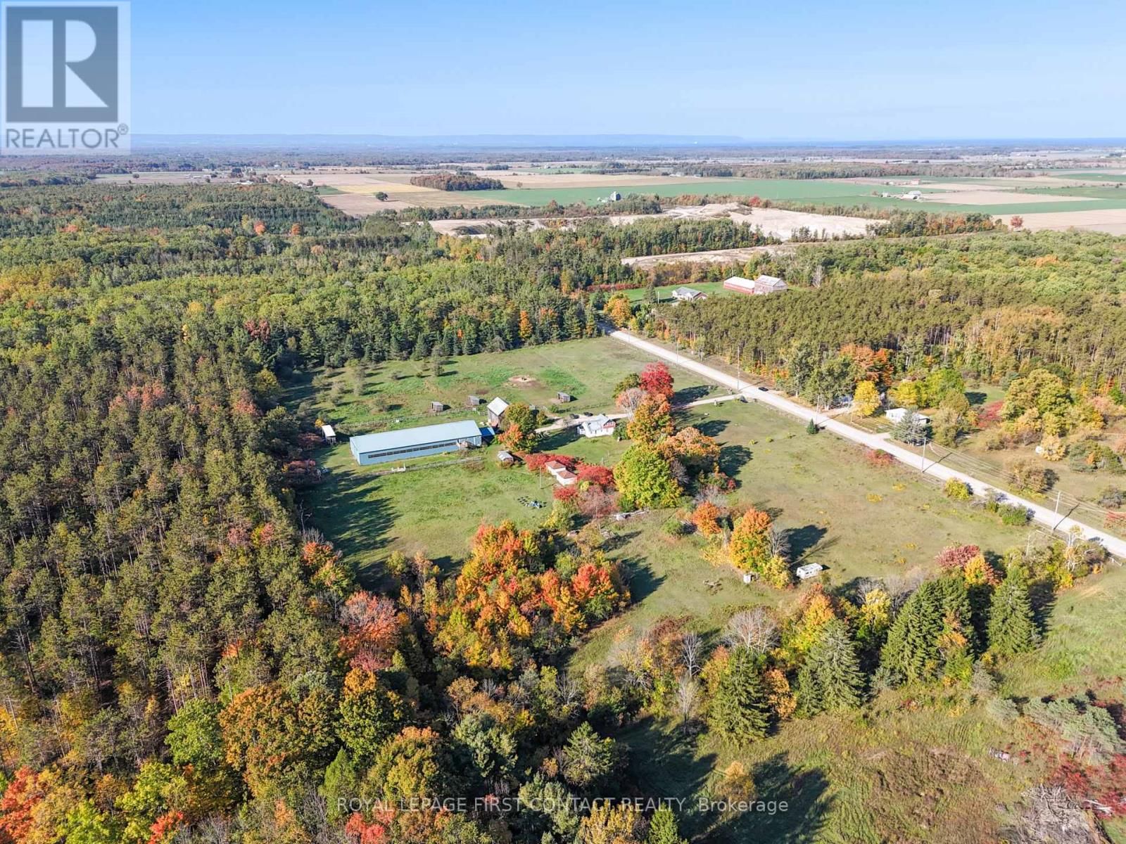 2041 FLOS 4 ROAD WEST Image 40