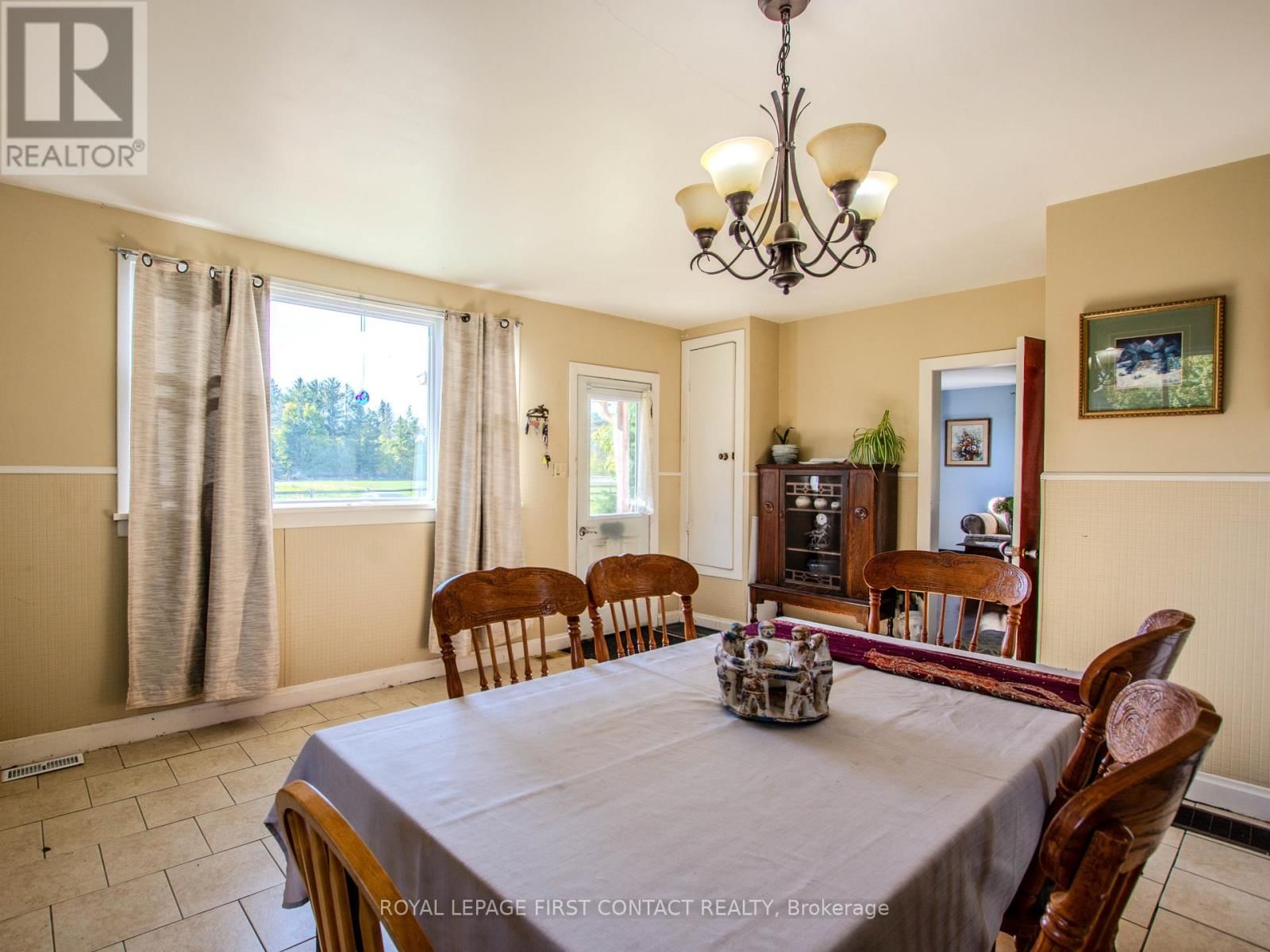 2041 FLOS 4 ROAD WEST Image 7