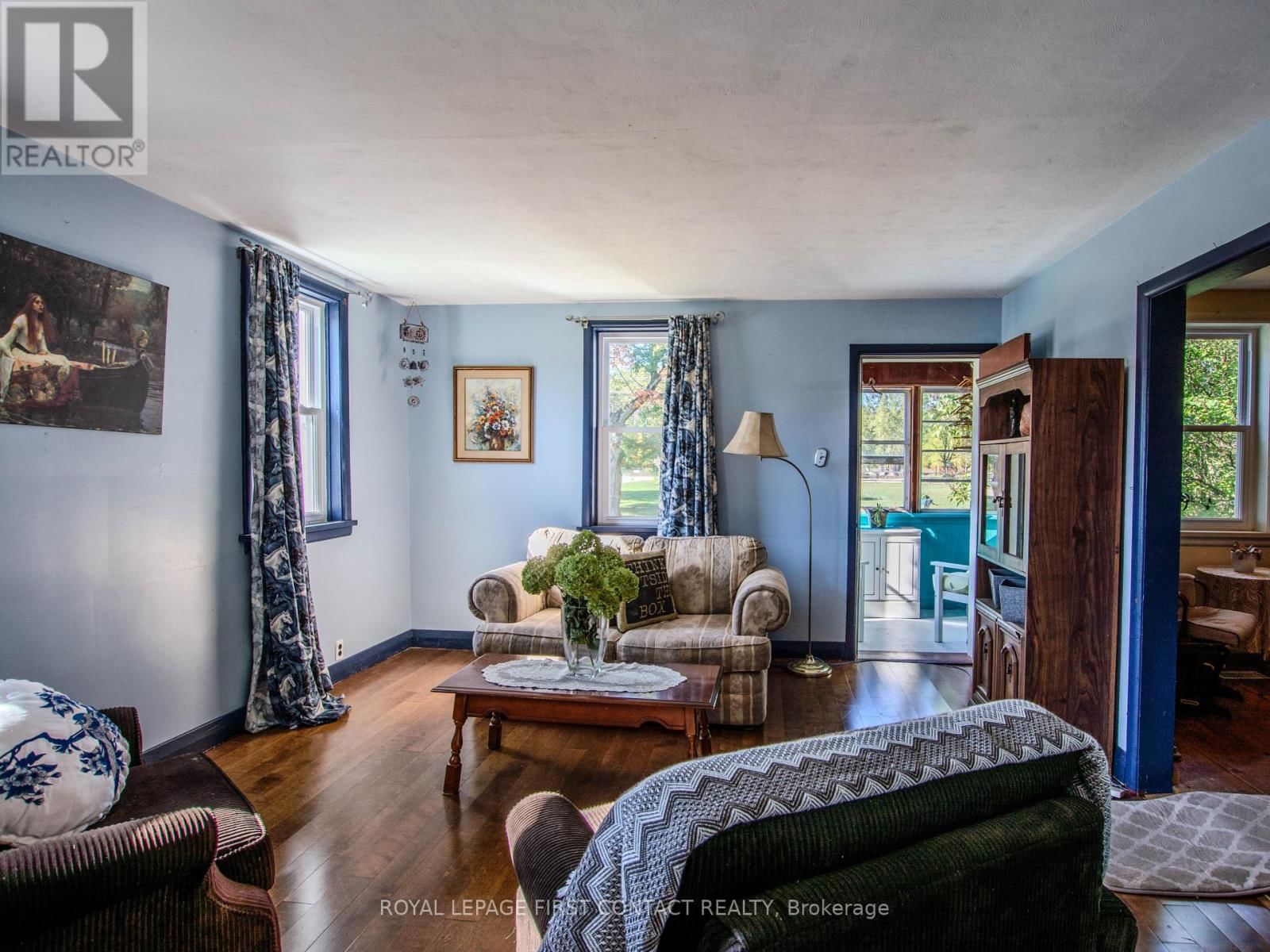 2041 FLOS 4 ROAD WEST Image 8