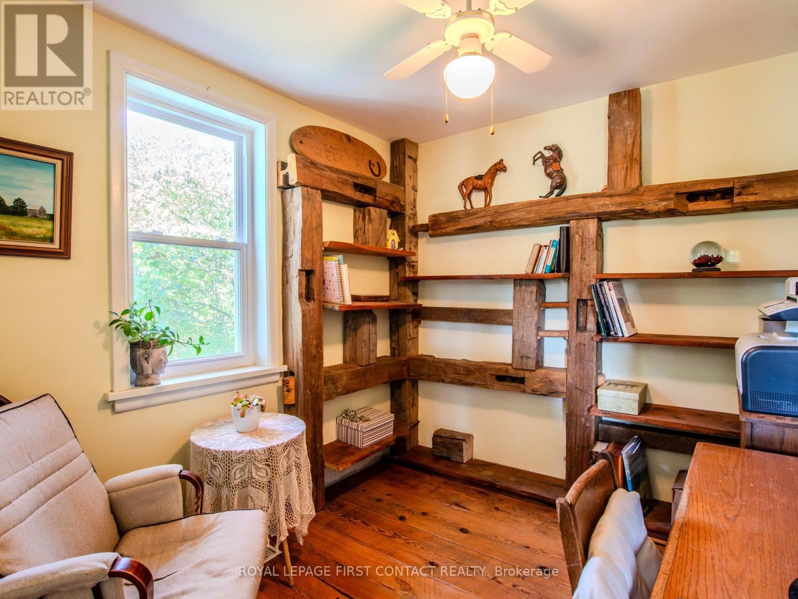 2041 FLOS 4 ROAD WEST Image 9