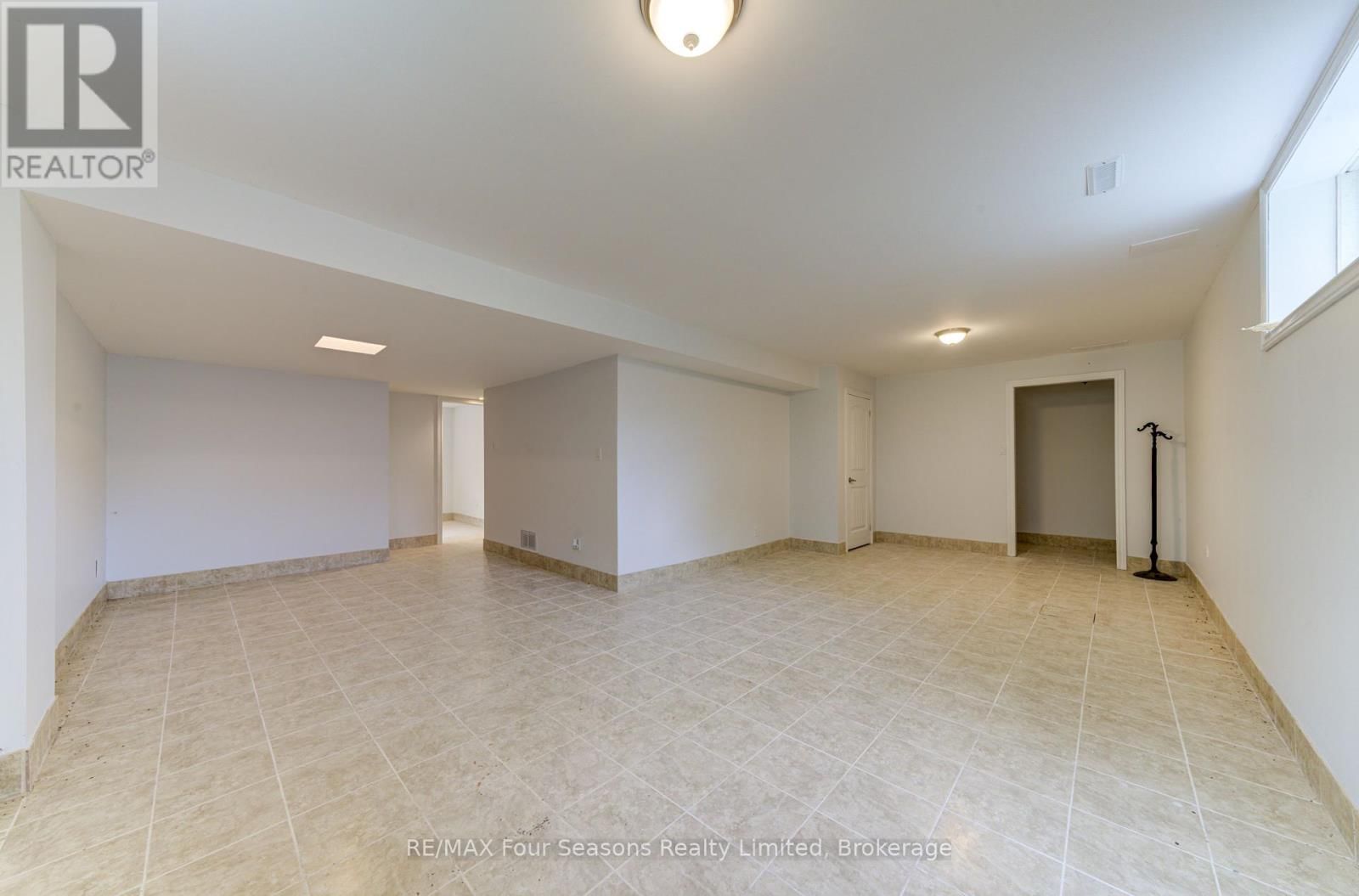 243 RIVER ROAD EAST Image 32