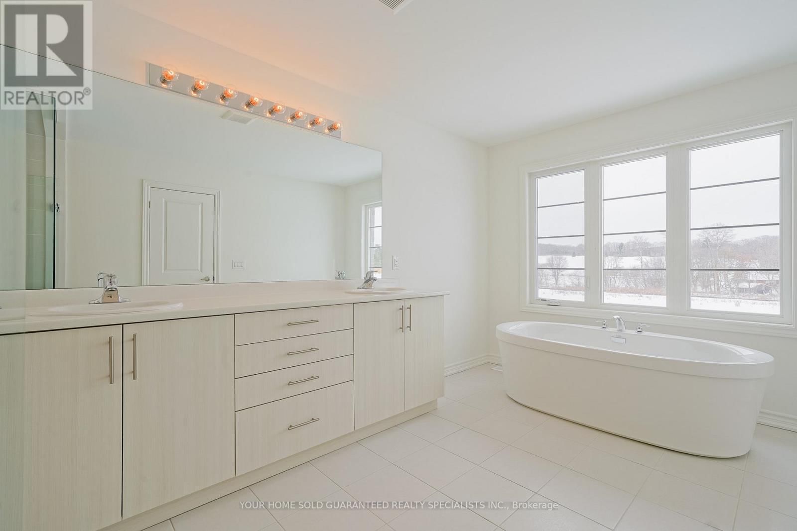 62 CALYPSO AVENUE Image 12