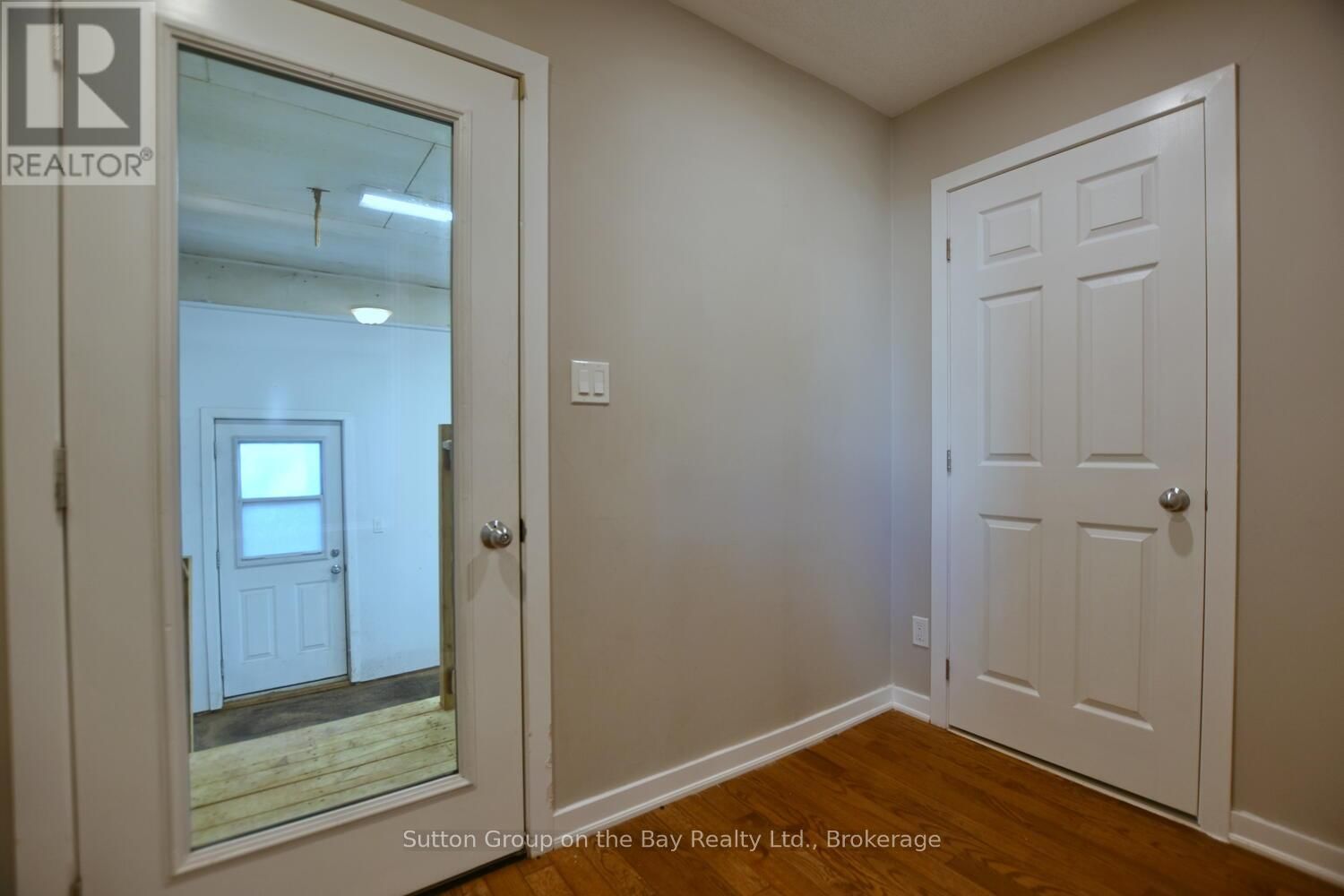 5 BROCK CRESCENT Image 25