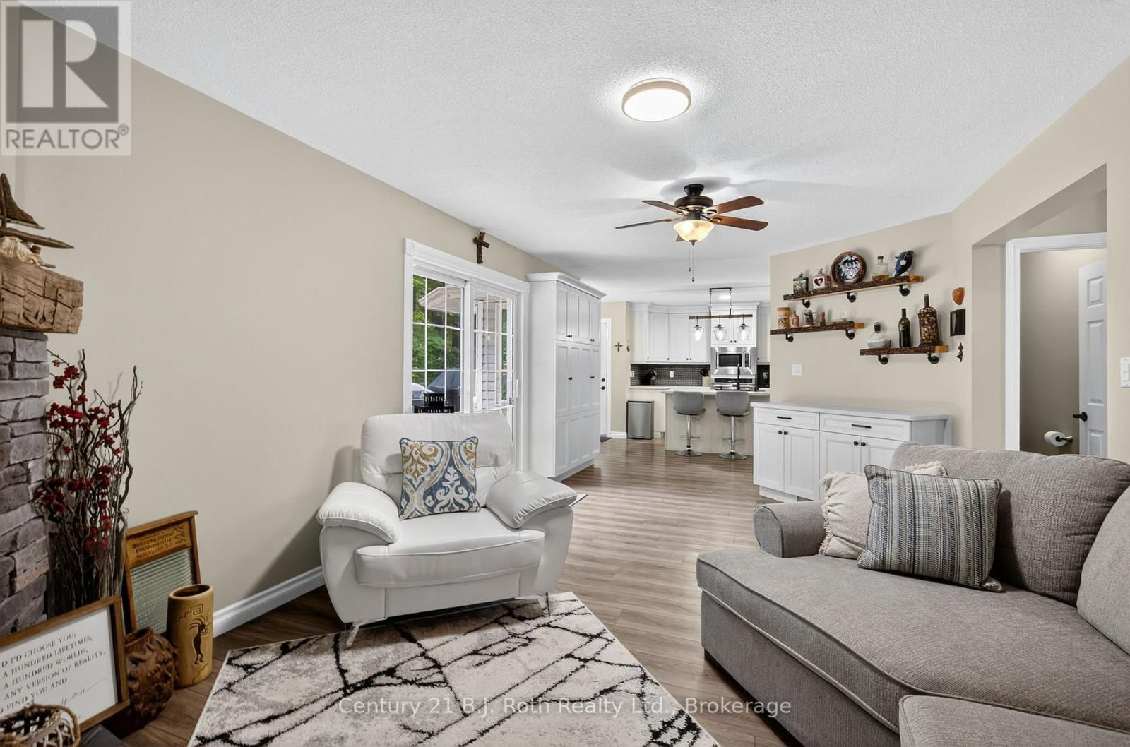 83 WOZNIAK ROAD Image 11