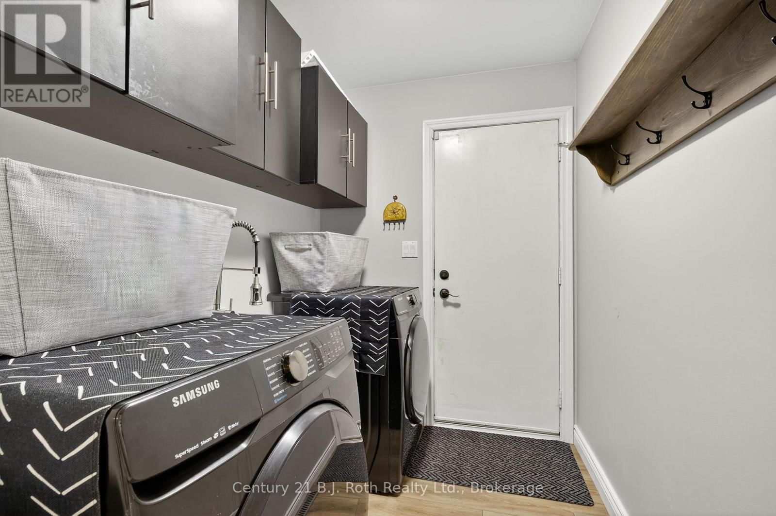 83 WOZNIAK ROAD Image 17