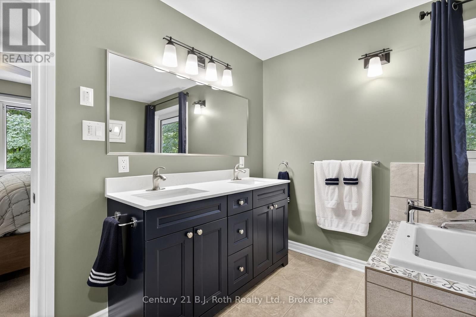 83 WOZNIAK ROAD Image 21