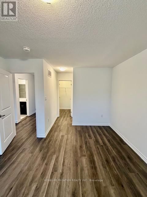 9 VINEWOOD CRESCENT Image 17