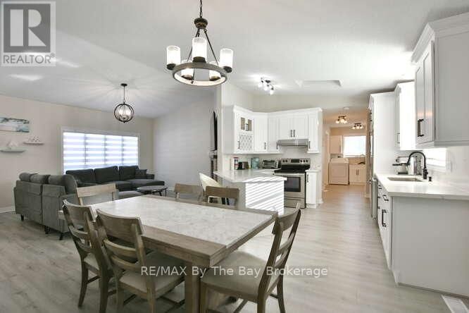 8 AZORES PLACE Image 17