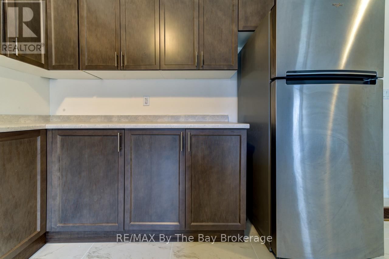 194 ROSANNE CIRCLE Image 10