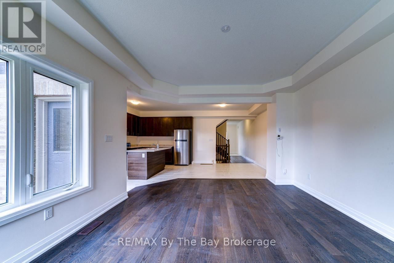 194 ROSANNE CIRCLE Image 20