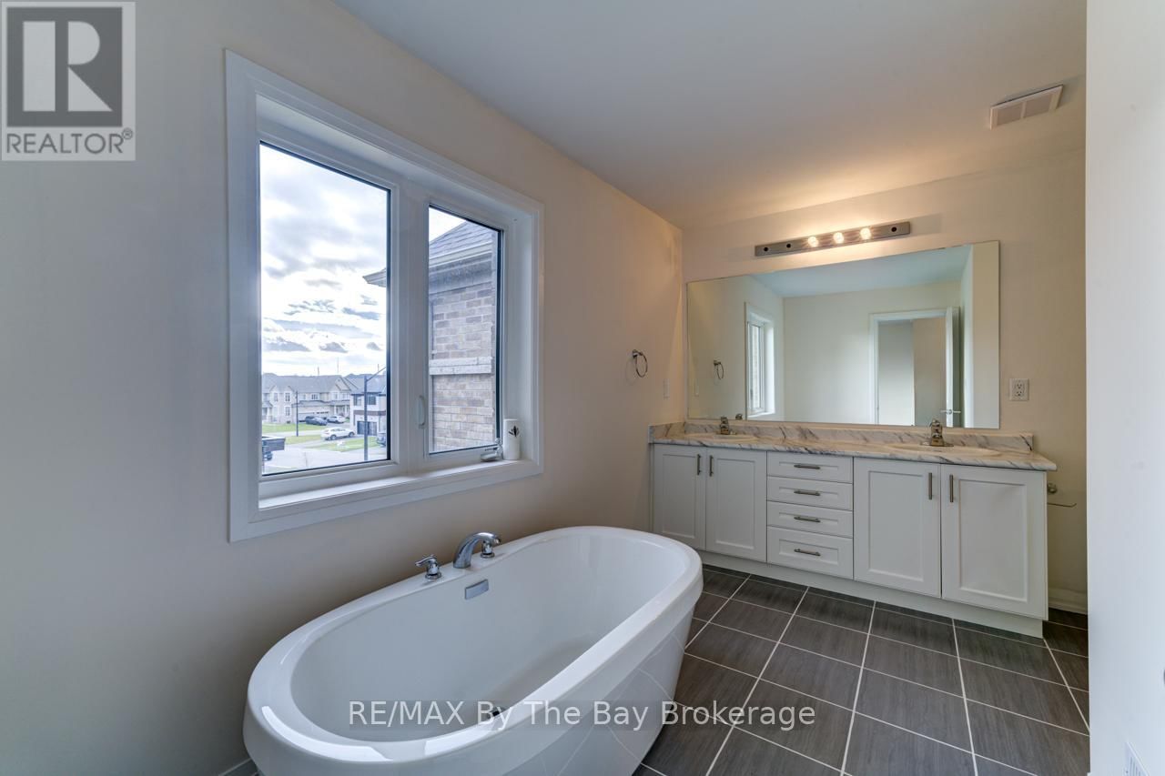 194 ROSANNE CIRCLE Image 26