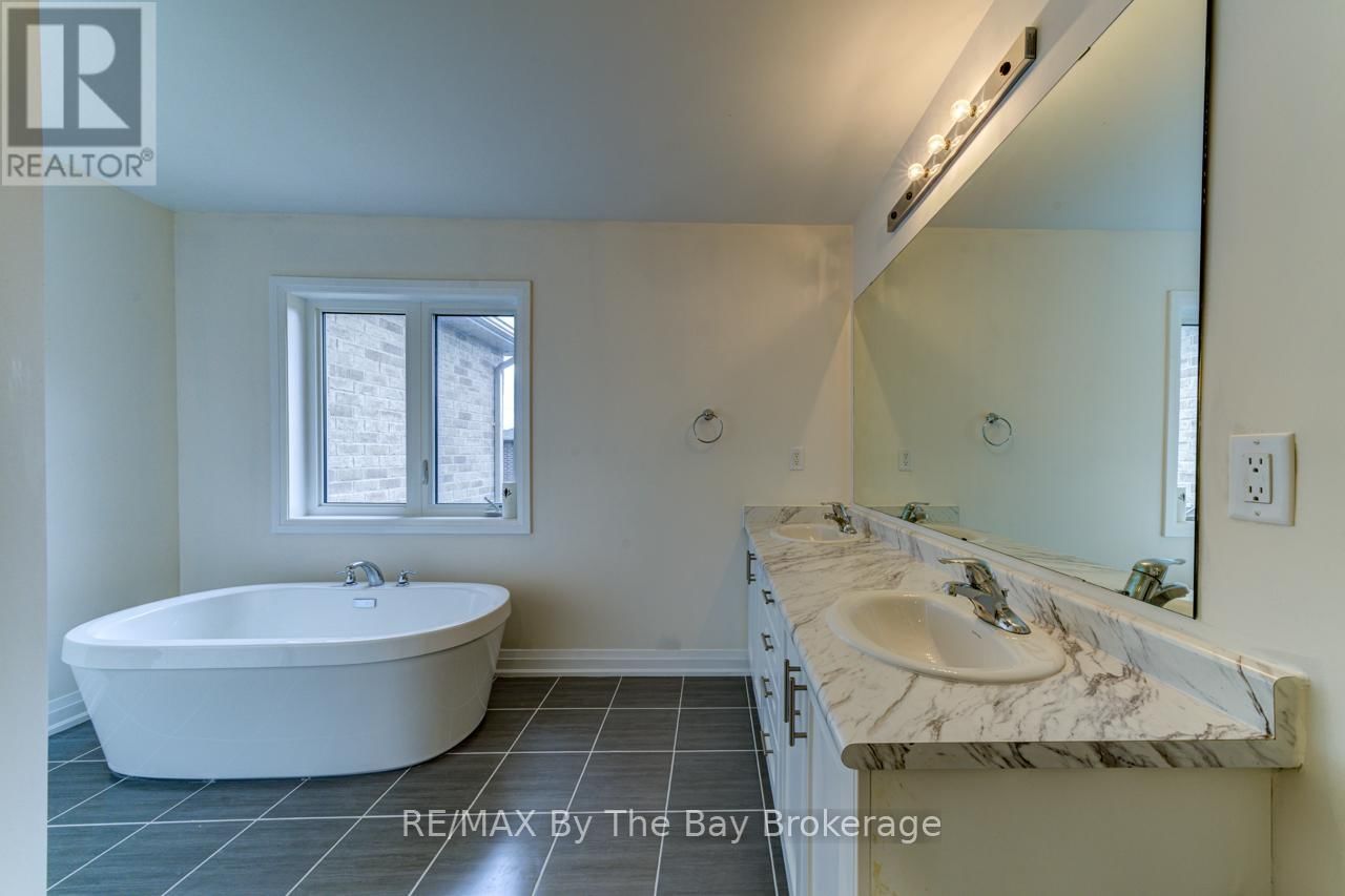 194 ROSANNE CIRCLE Image 28