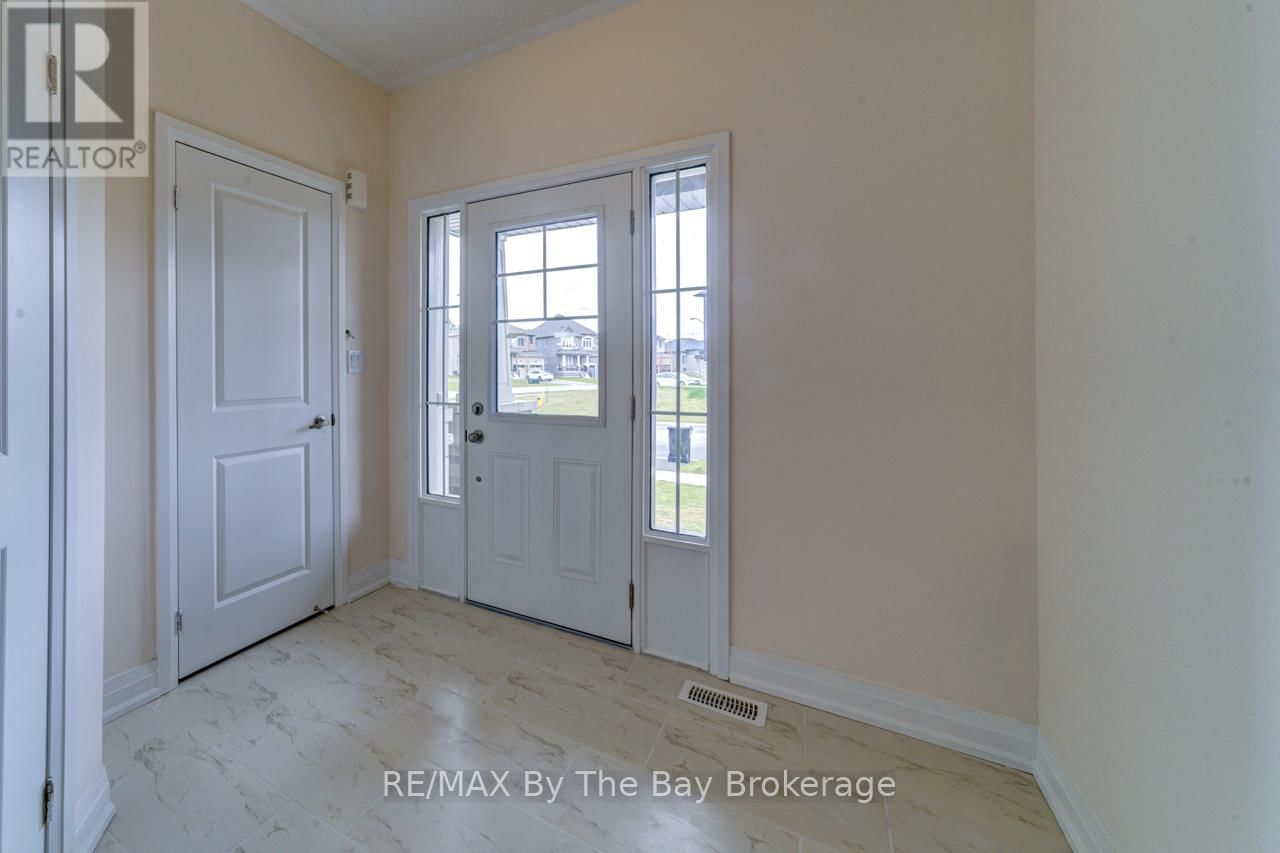 194 ROSANNE CIRCLE Image 3