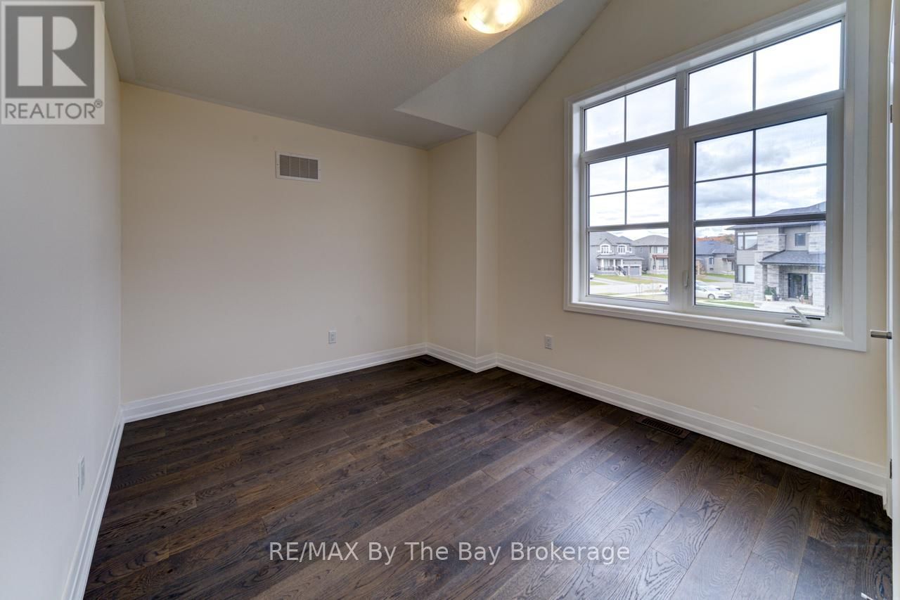 194 ROSANNE CIRCLE Image 33