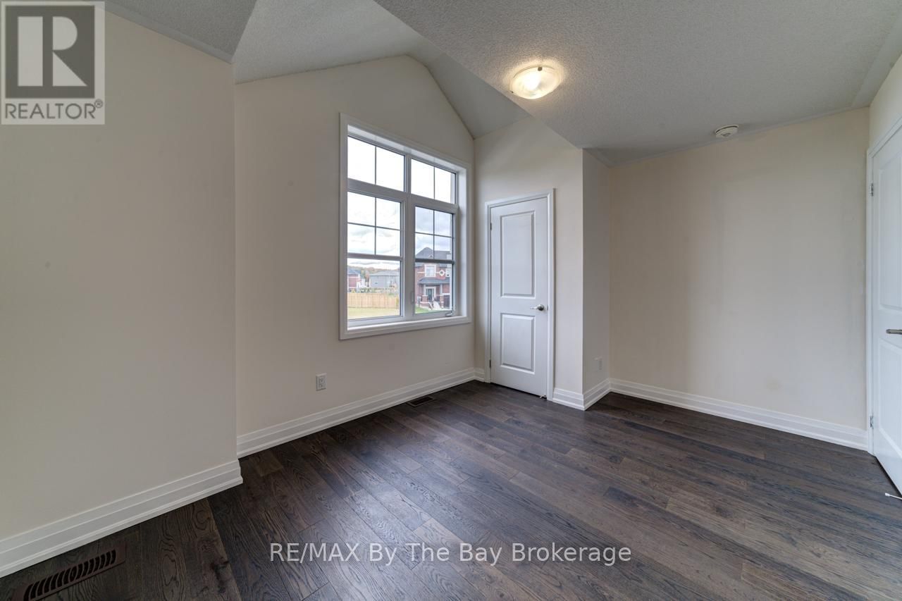 194 ROSANNE CIRCLE Image 35