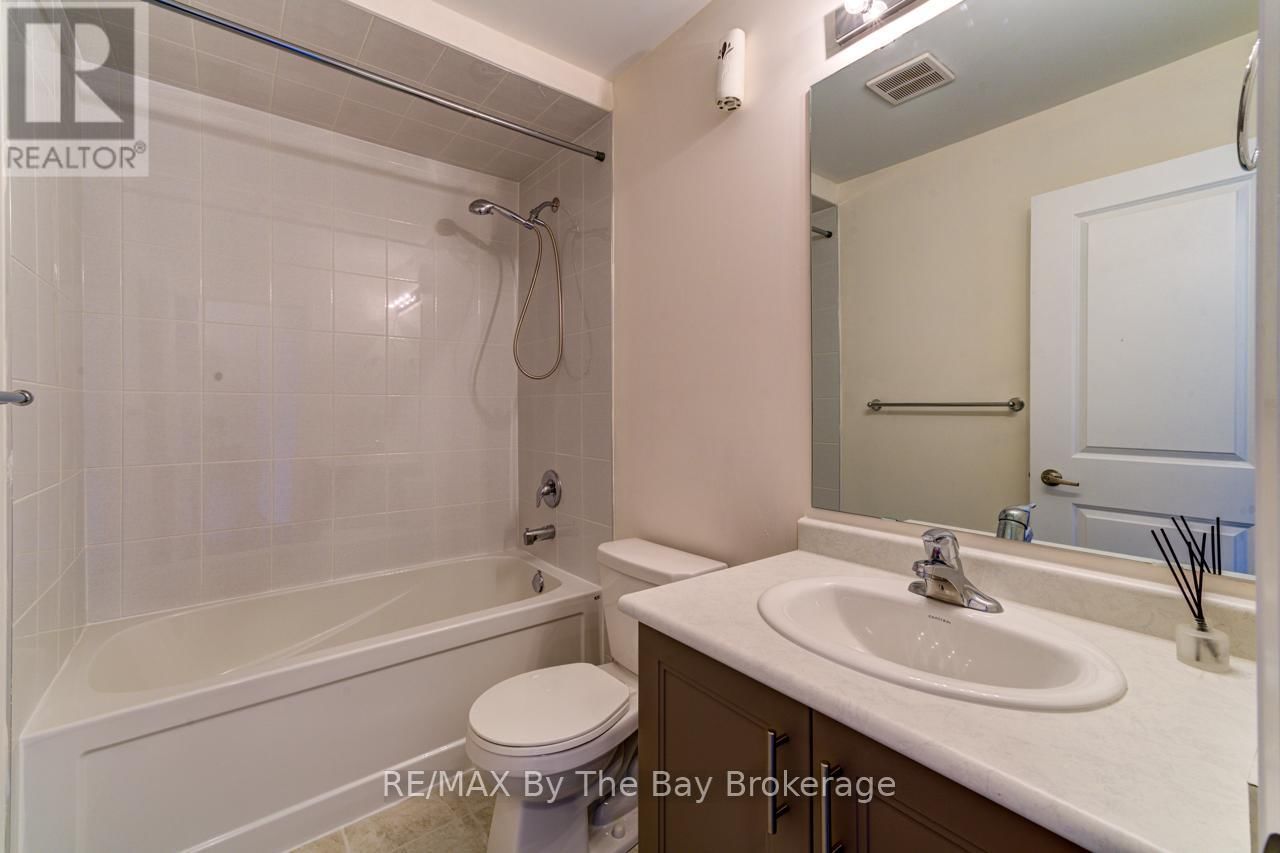 194 ROSANNE CIRCLE Image 36