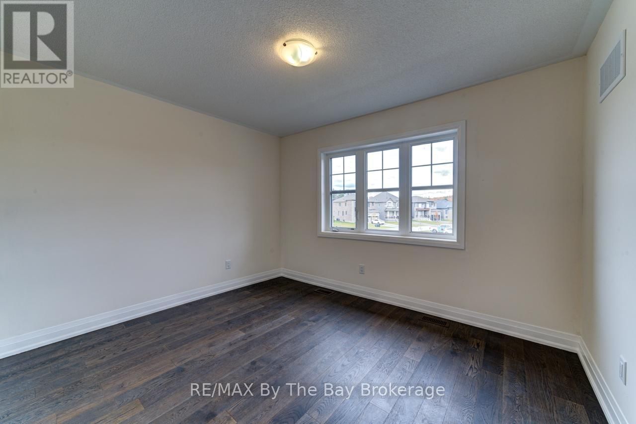 194 ROSANNE CIRCLE Image 37