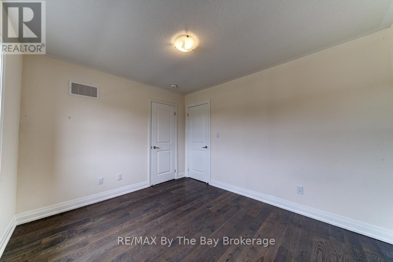 194 ROSANNE CIRCLE Image 39