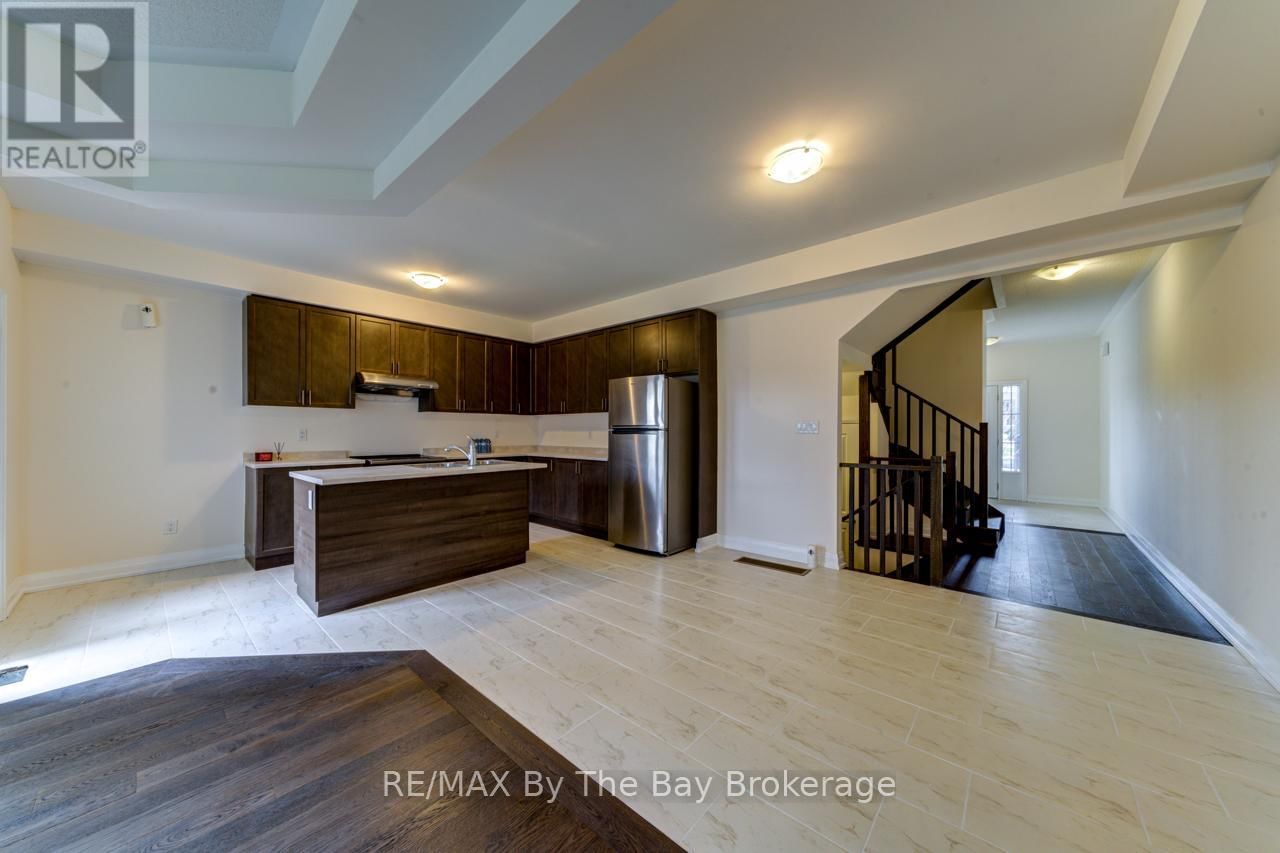 194 ROSANNE CIRCLE Image 4