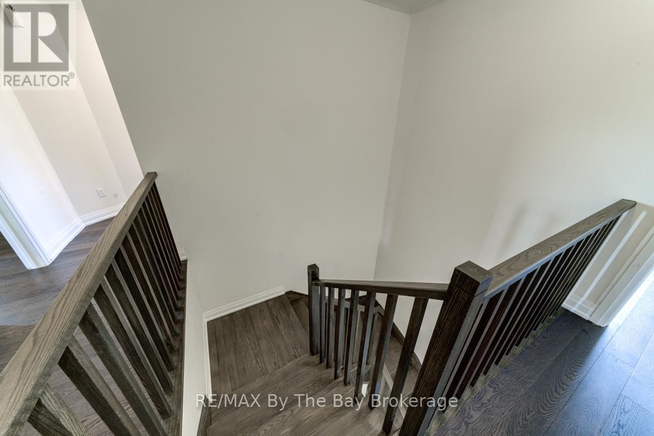 194 ROSANNE CIRCLE Image 40