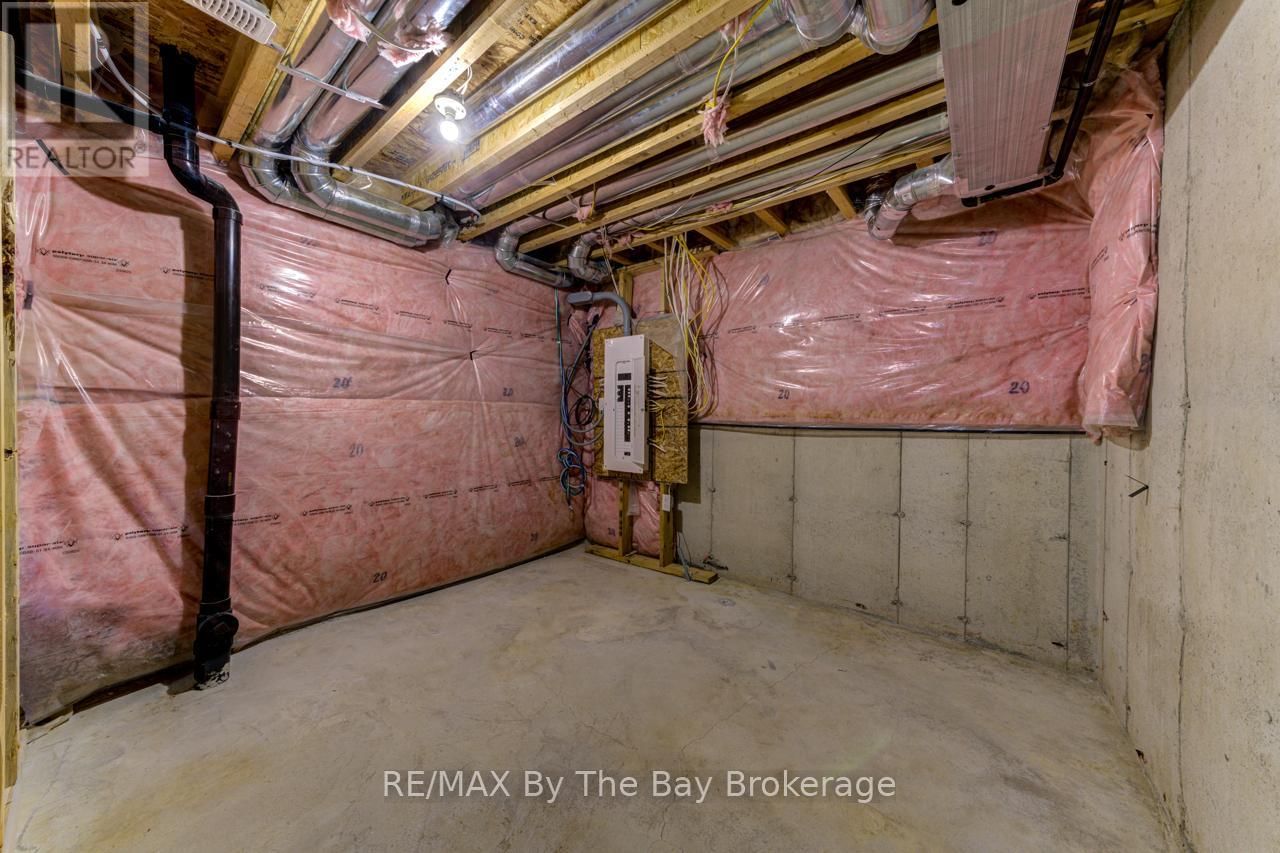 194 ROSANNE CIRCLE Image 44