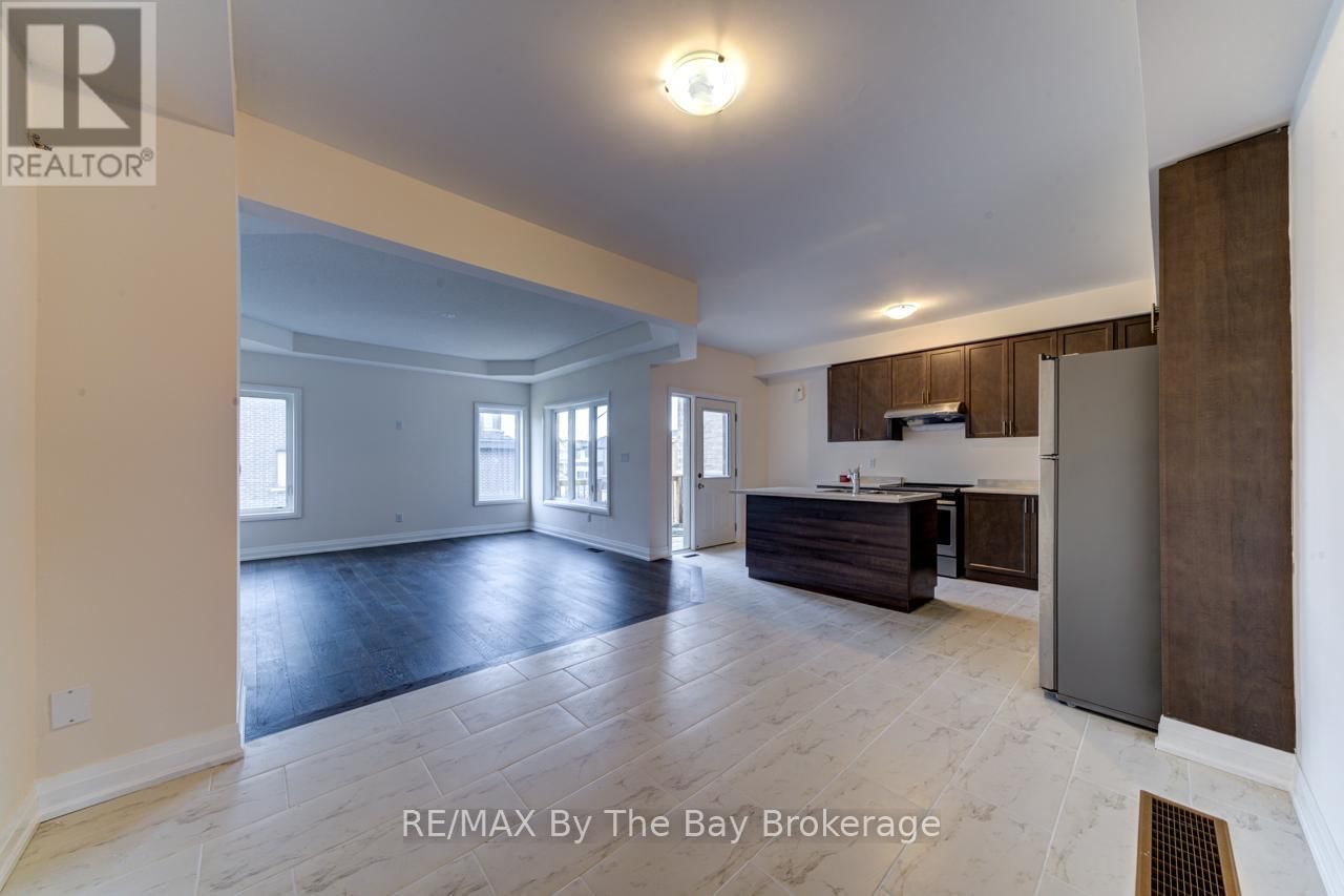 194 ROSANNE CIRCLE Image 6