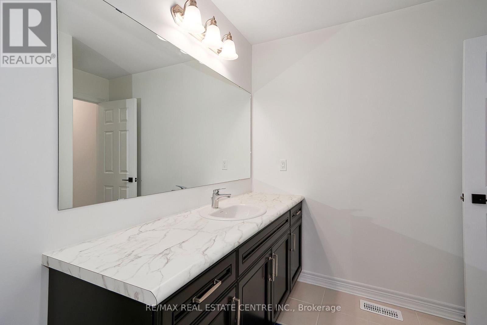 15 SHIPLEY AVENUE WEST Image 32