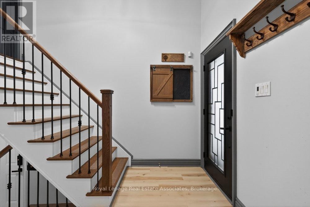 84 LOON AVENUE Image 5