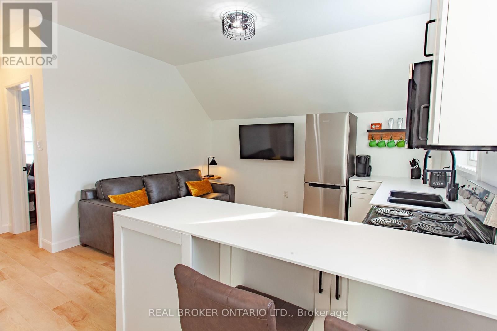 Upper - 97 ALBERT STREET SOUTH Image 3