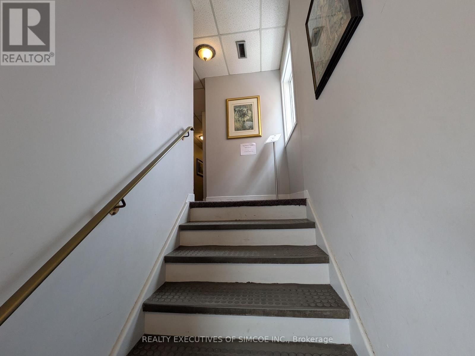 203 - 28 OWEN STREET Image 5