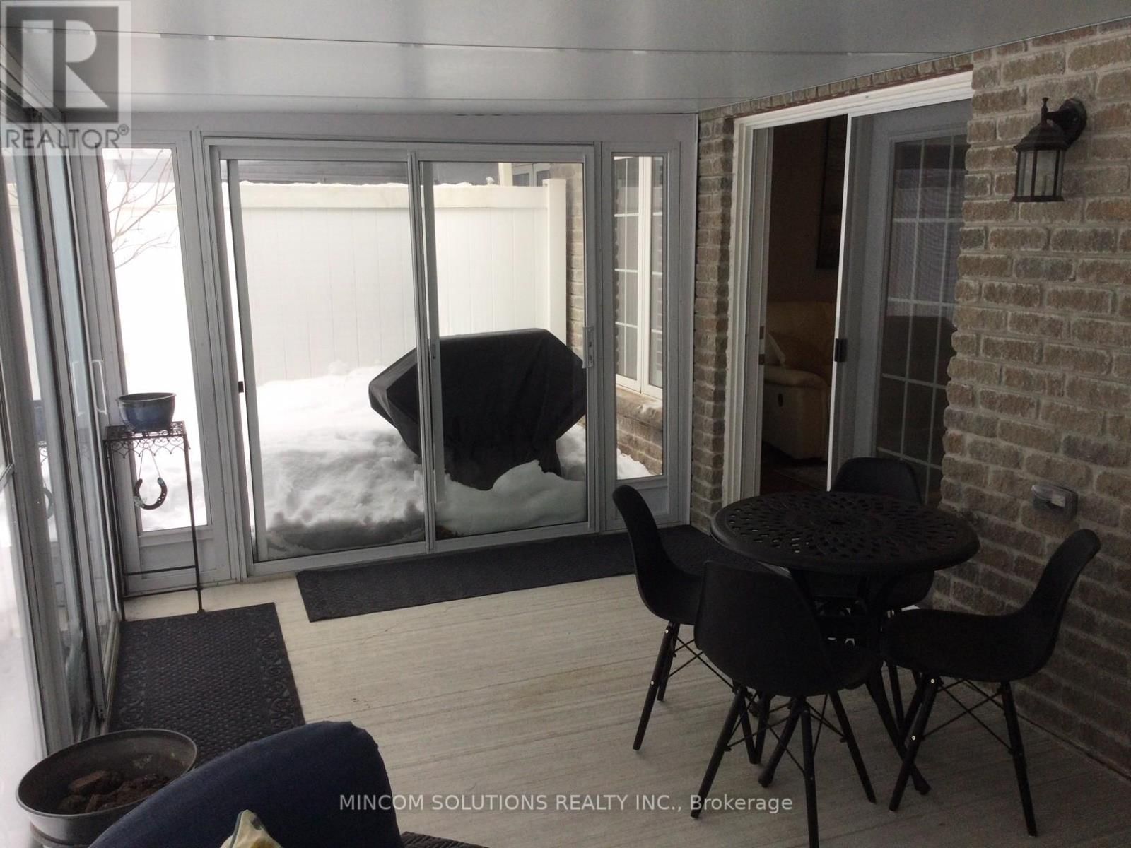 92 CLOVER CRESCENT Image 18