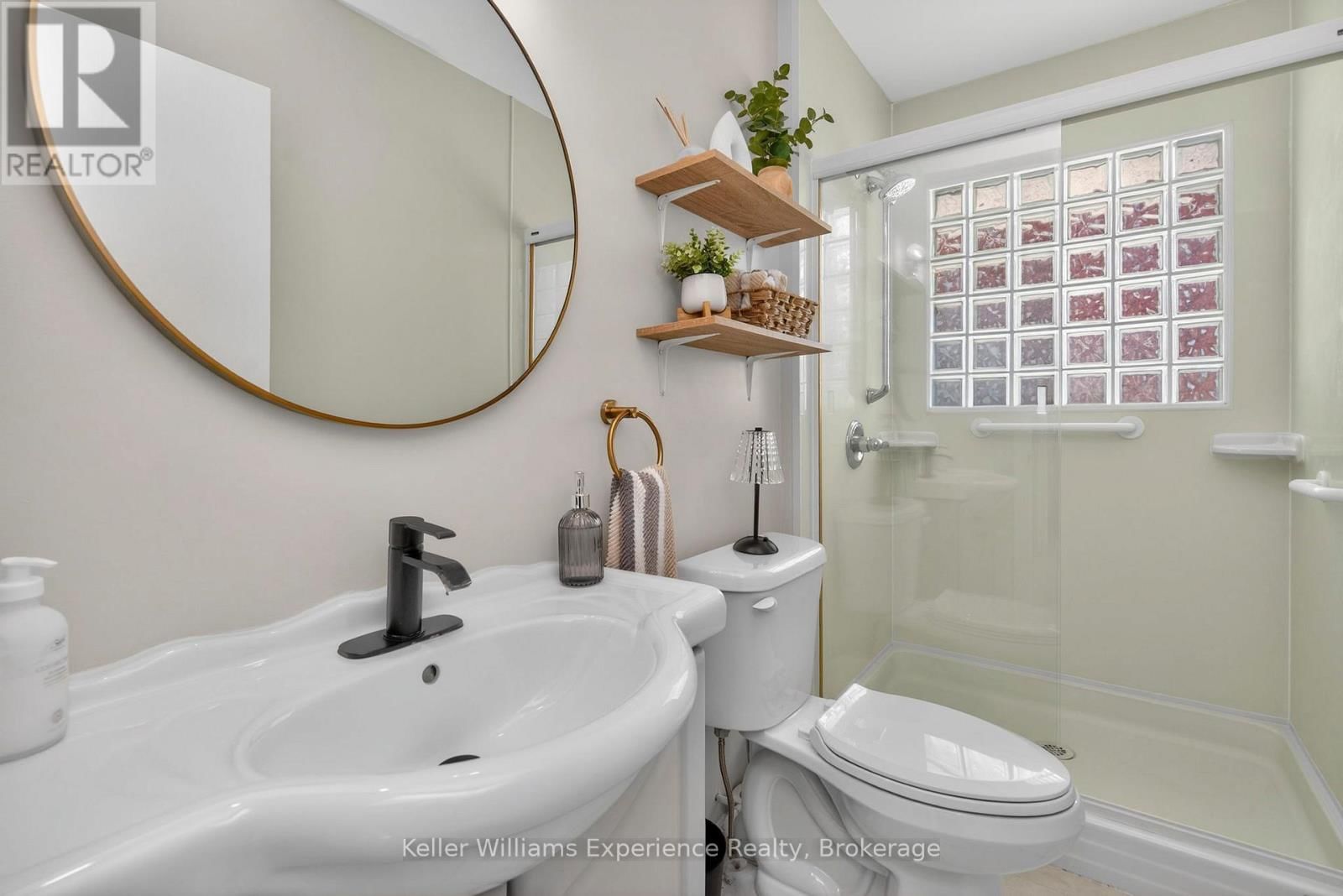 557 HUGEL AVENUE Image 17