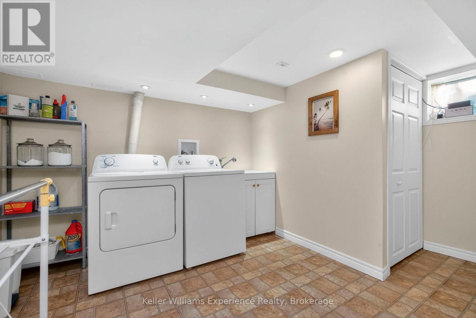 557 HUGEL AVENUE Image 25