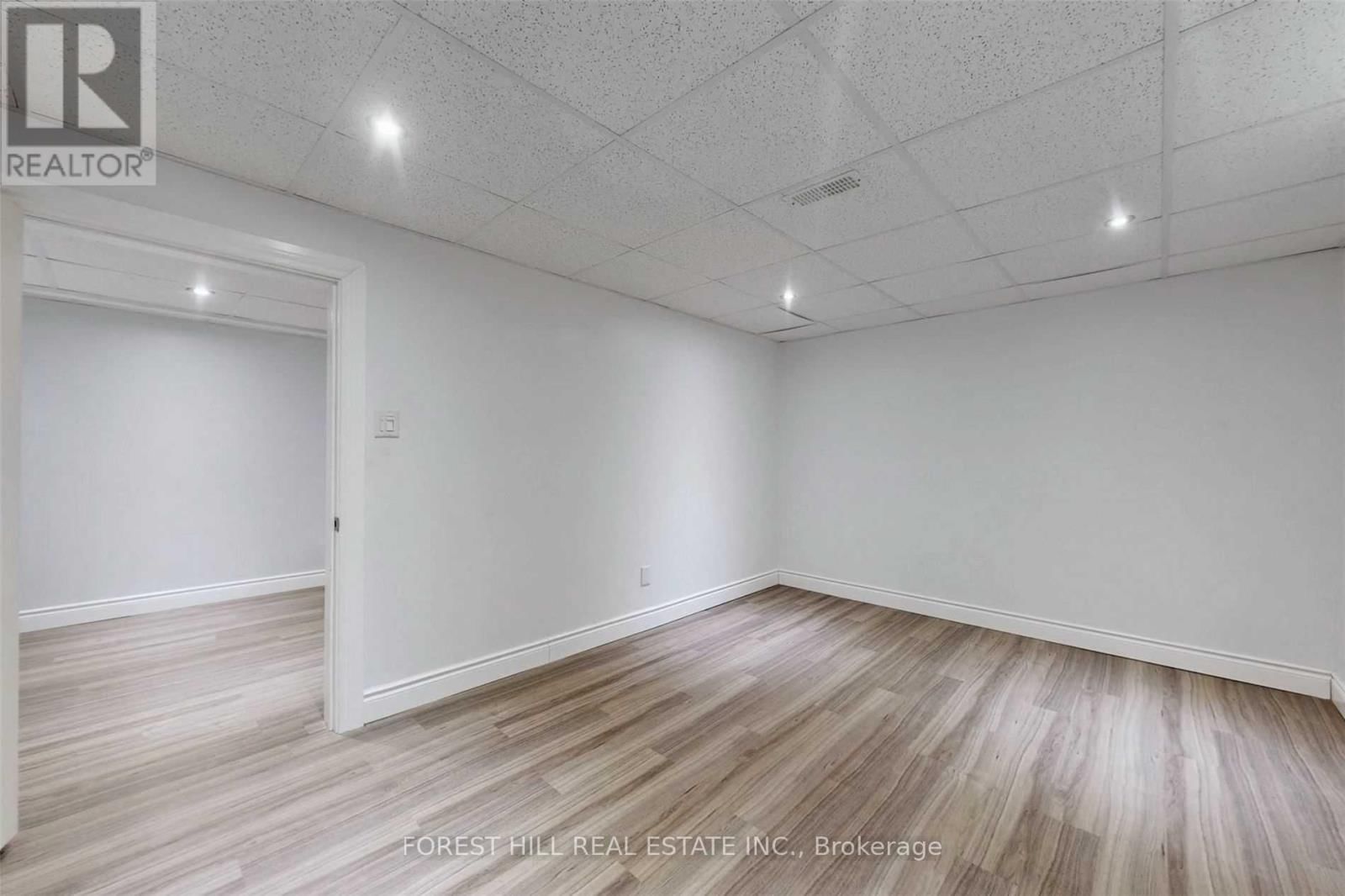 213 HICKLING TRAIL Image 26