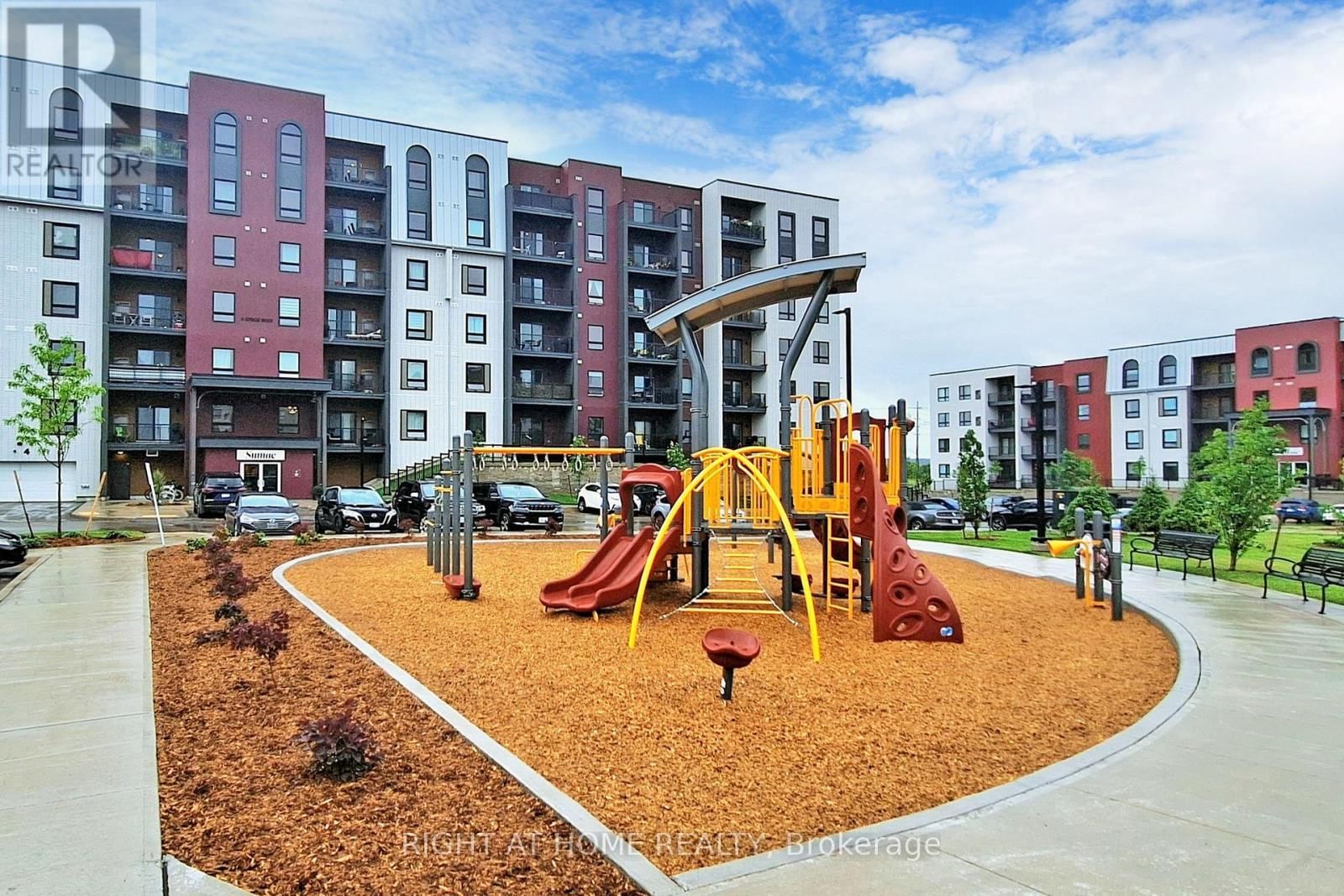 #208 - 4 SPICE WAY Image 26