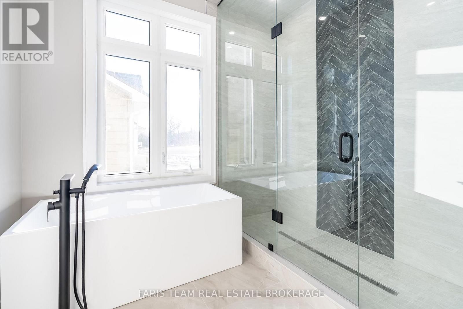 9 DOCK LANE Image 15