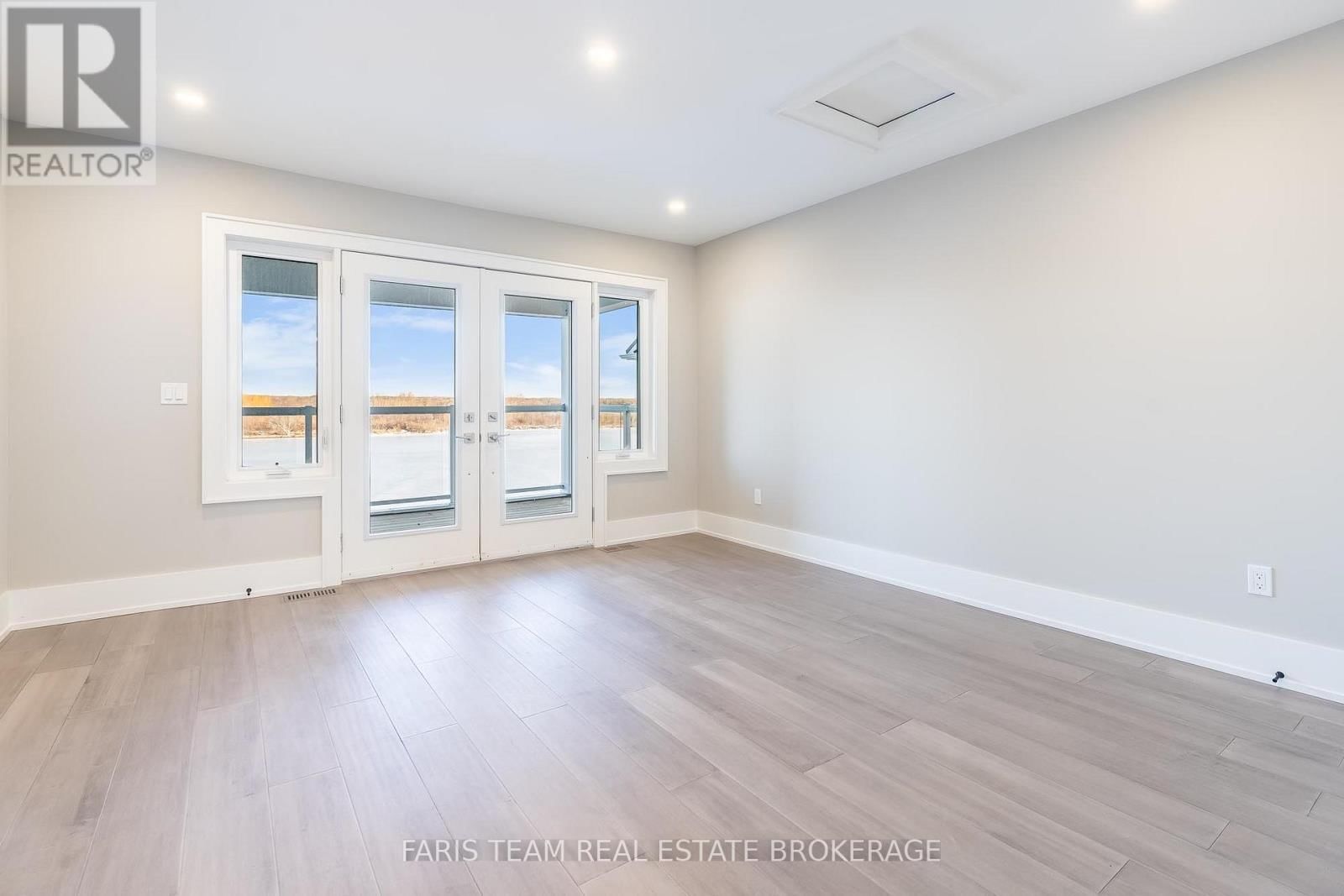 9 DOCK LANE Image 19