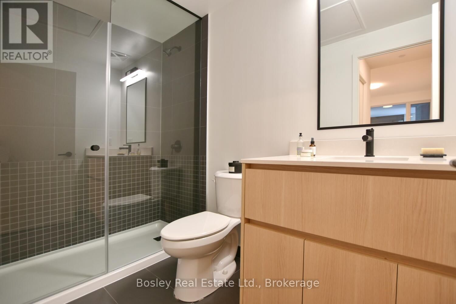 227 - 31 HURON STREET Image 26