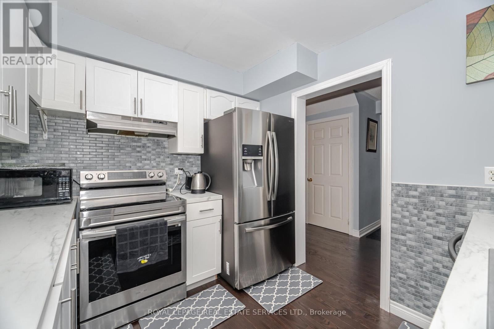 6 - 430 MAPLEVIEW DRIVE EAST Image 12