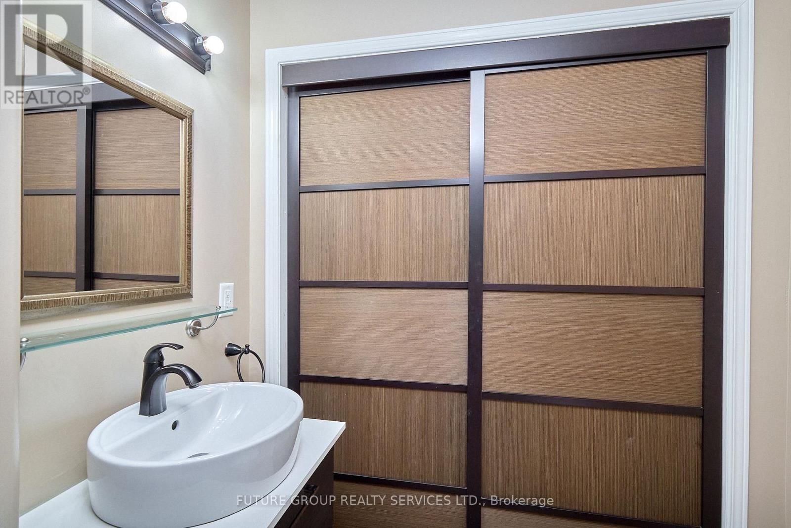 20 - 358 LITTLE AVENUE Image 12