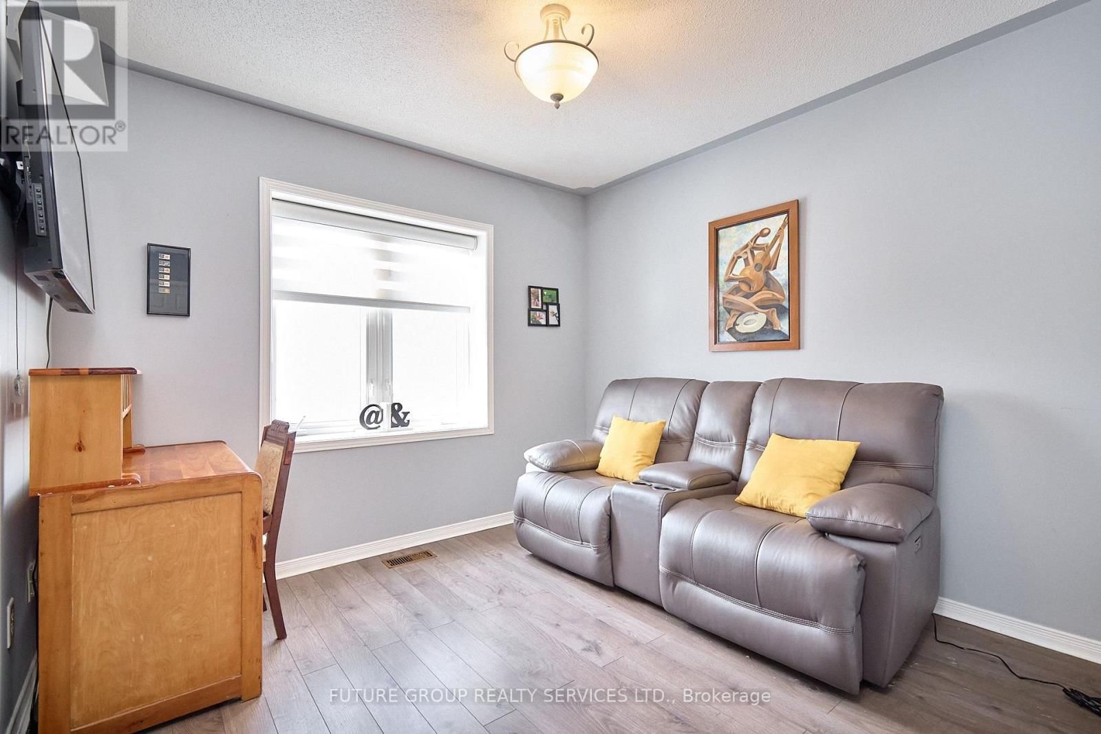 20 - 358 LITTLE AVENUE Image 15