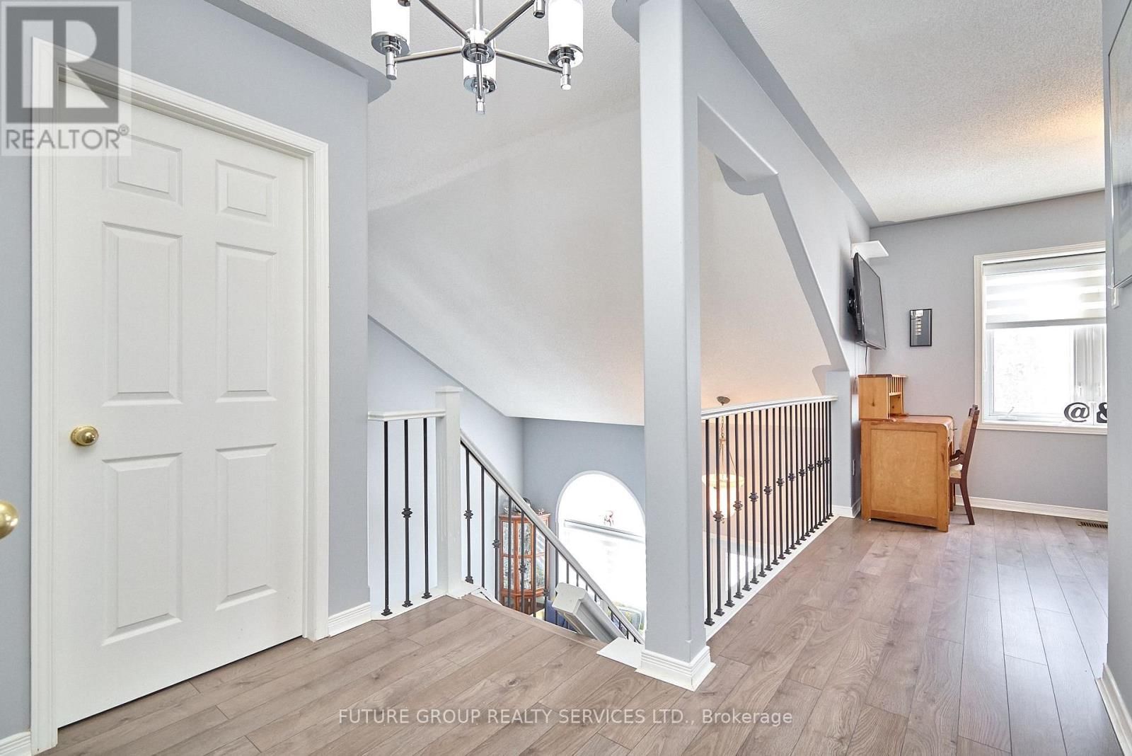 20 - 358 LITTLE AVENUE Image 16