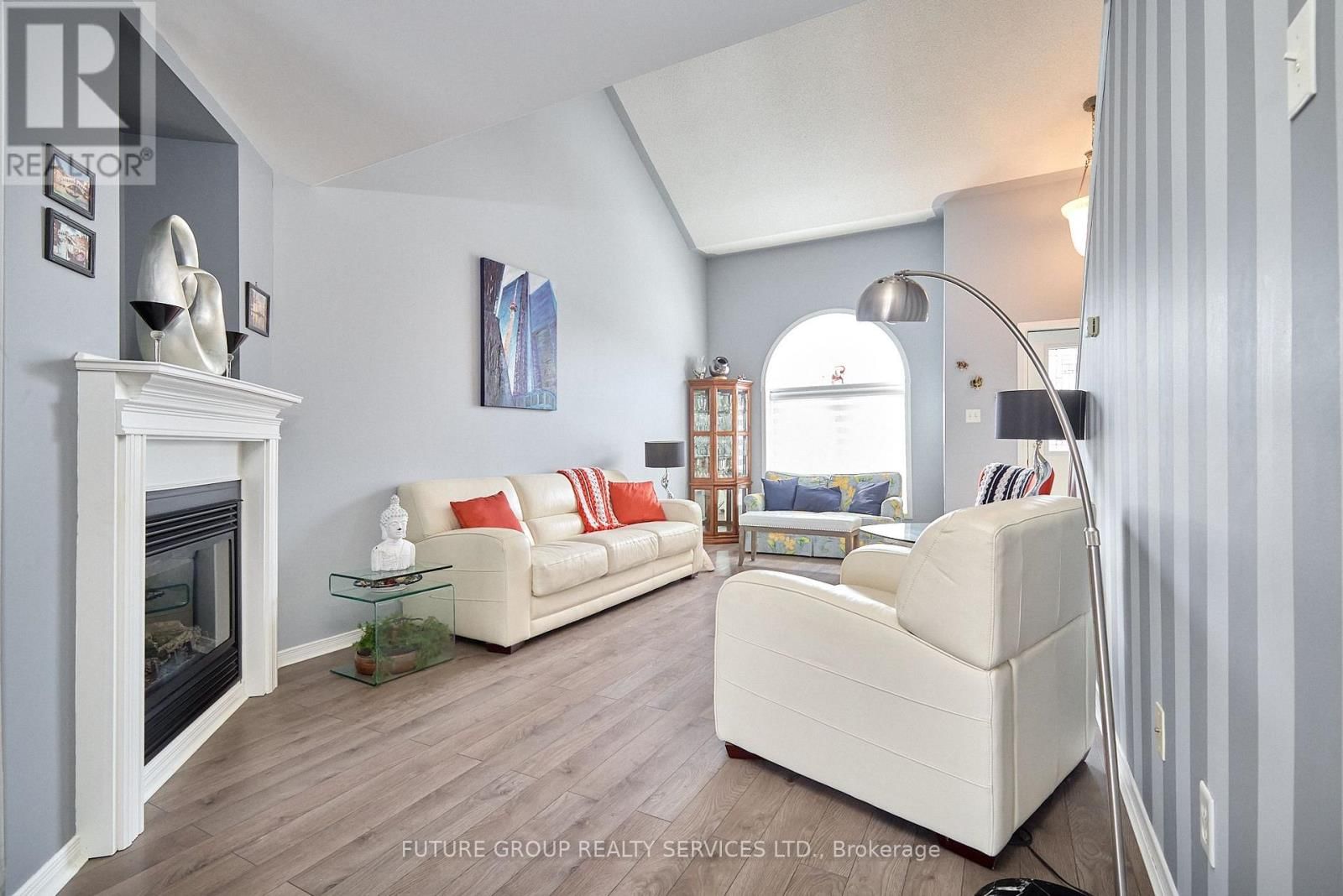 20 - 358 LITTLE AVENUE Image 4