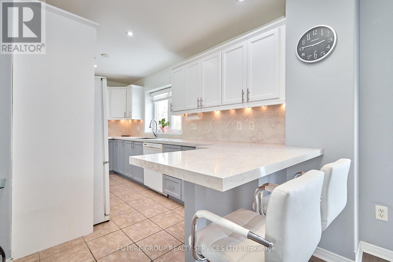 20 - 358 LITTLE AVENUE Image 8