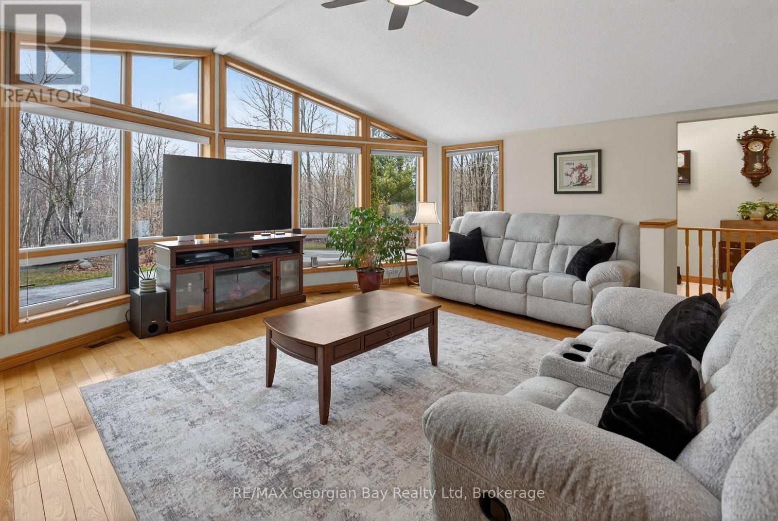 3 OAKDALE COURT Image 3