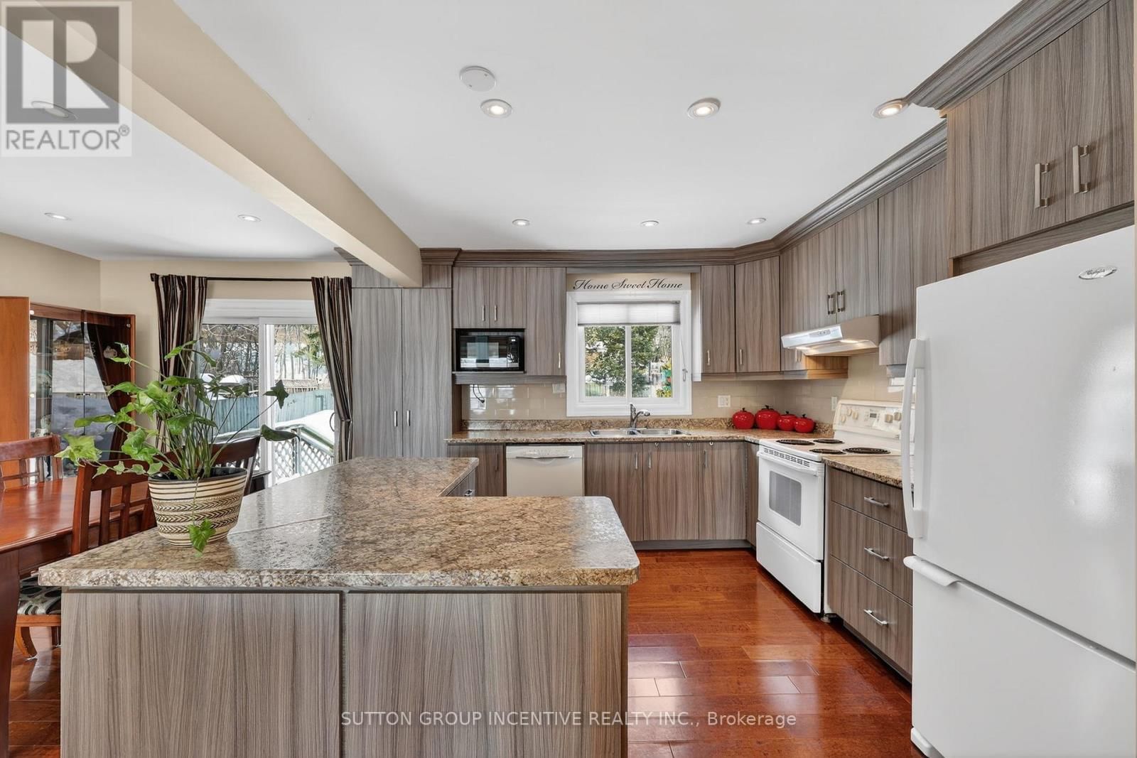 230 EDGEHILL DRIVE Image 3