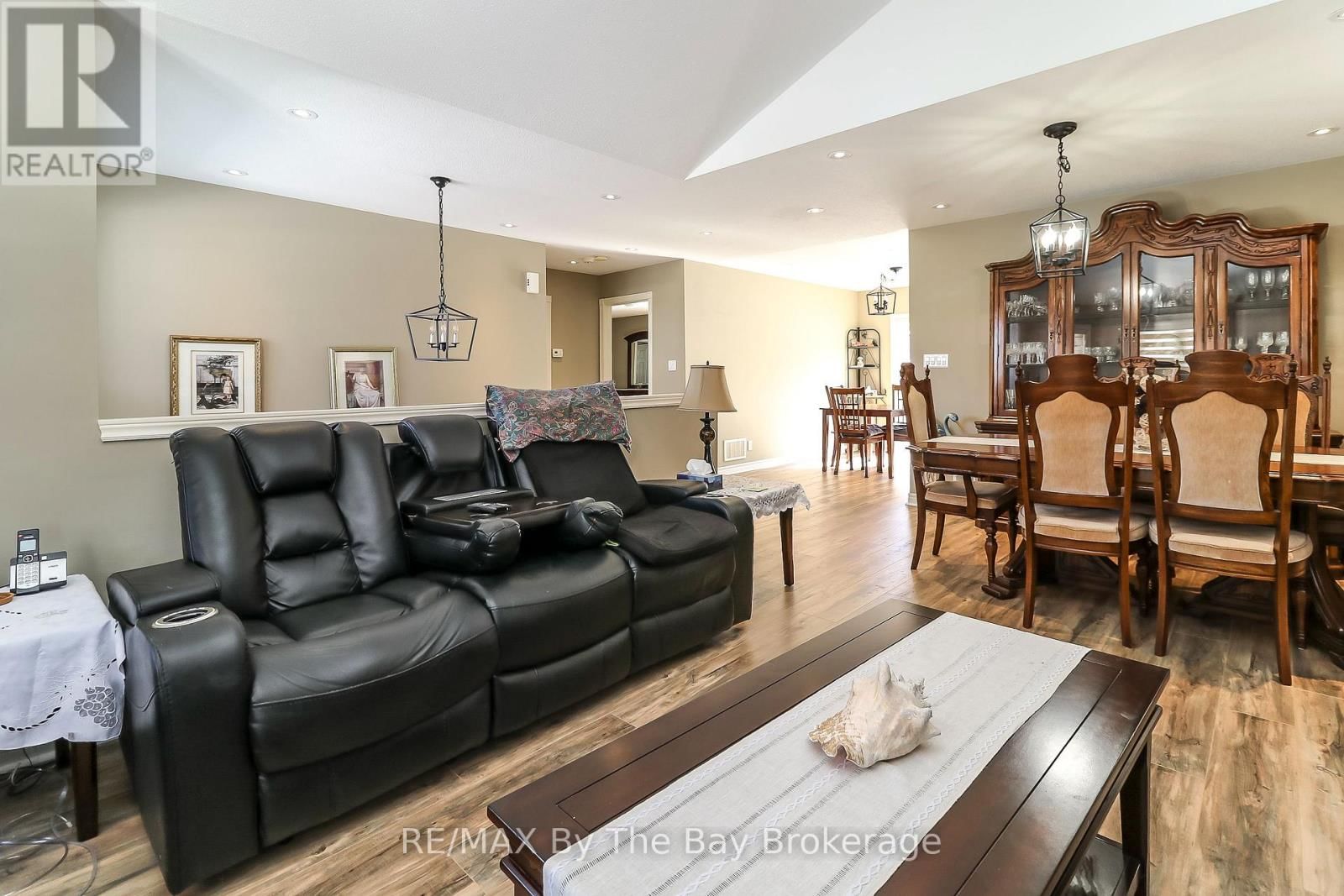 437 RAMBLEWOOD DRIVE Image 17