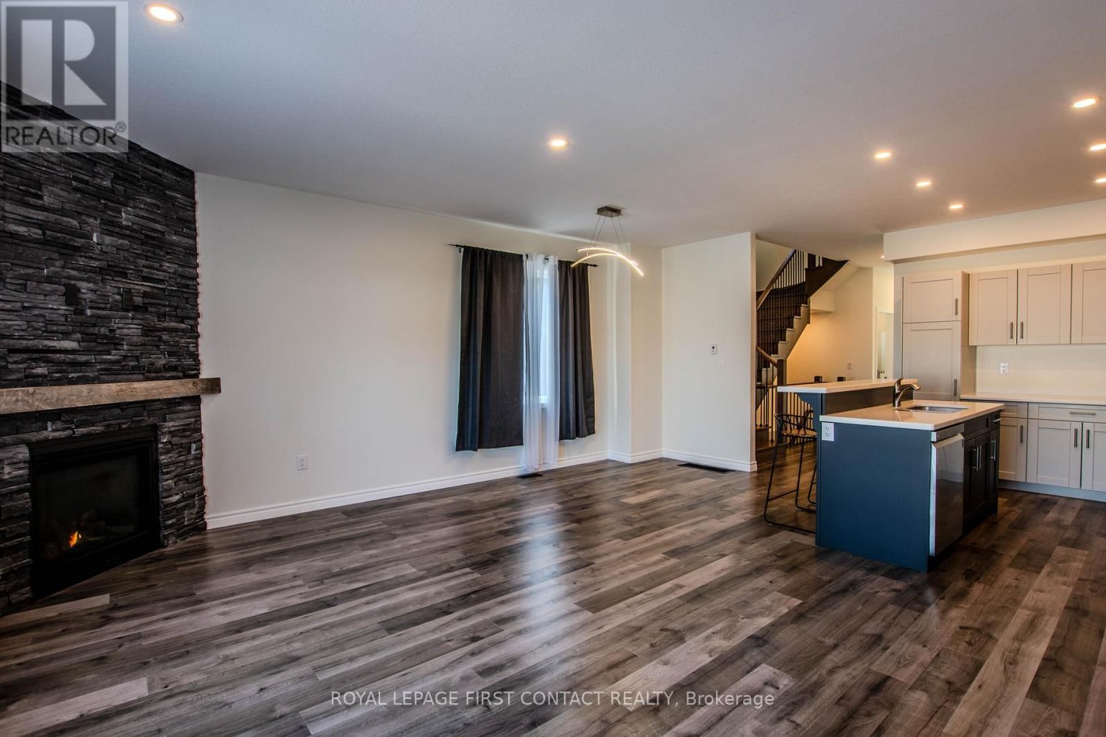 144 MEMORIAL AVENUE Image 12