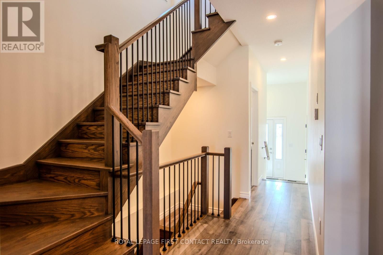 144 MEMORIAL AVENUE Image 15