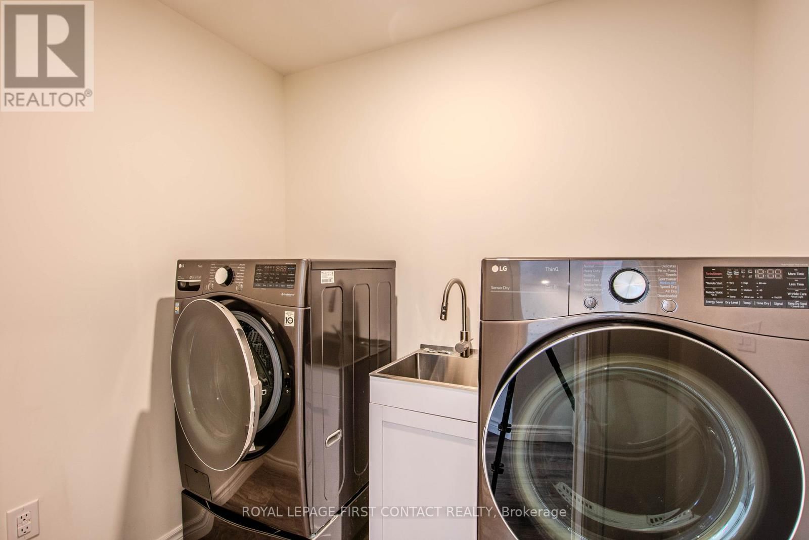 144 MEMORIAL AVENUE Image 16